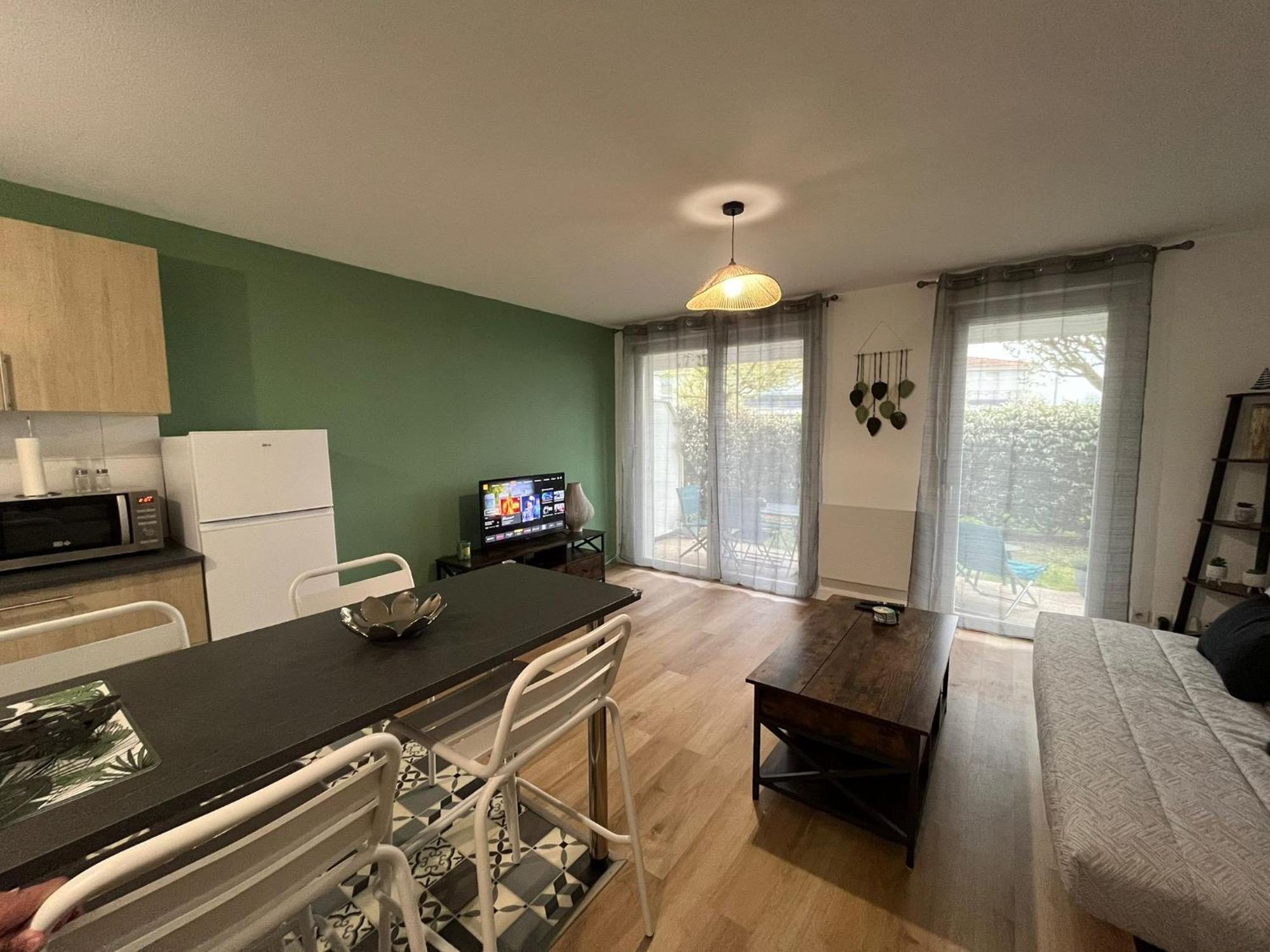 Appartement Avec Jardin A Rochefort Екстериор снимка